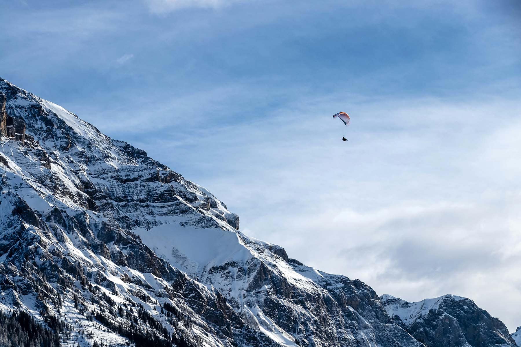 hangglider i de schweiziska alperna