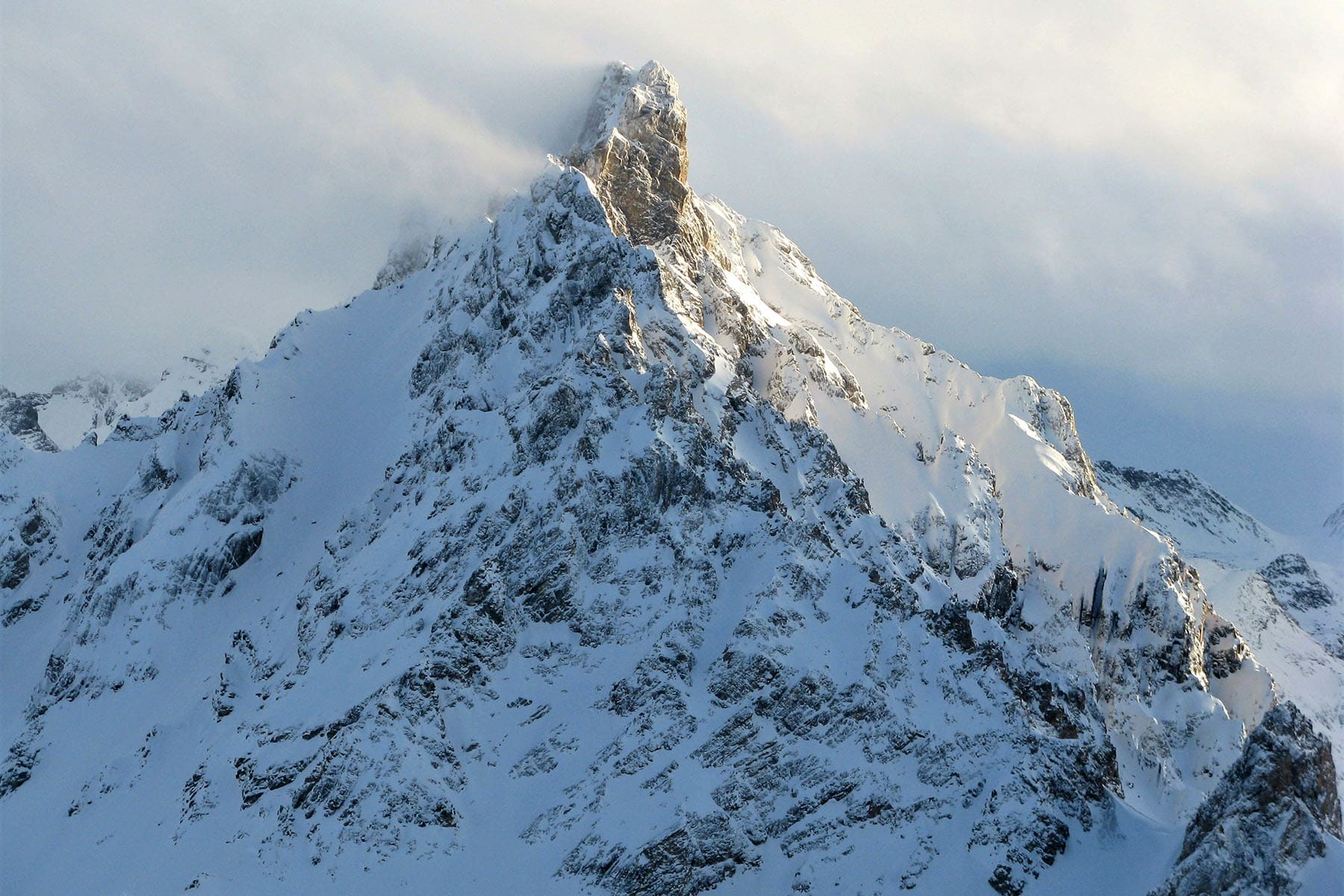 majestätisk alp i Courchevel med snö