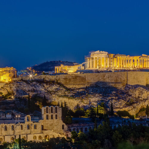 Akropolis i Aten i kvällsljus