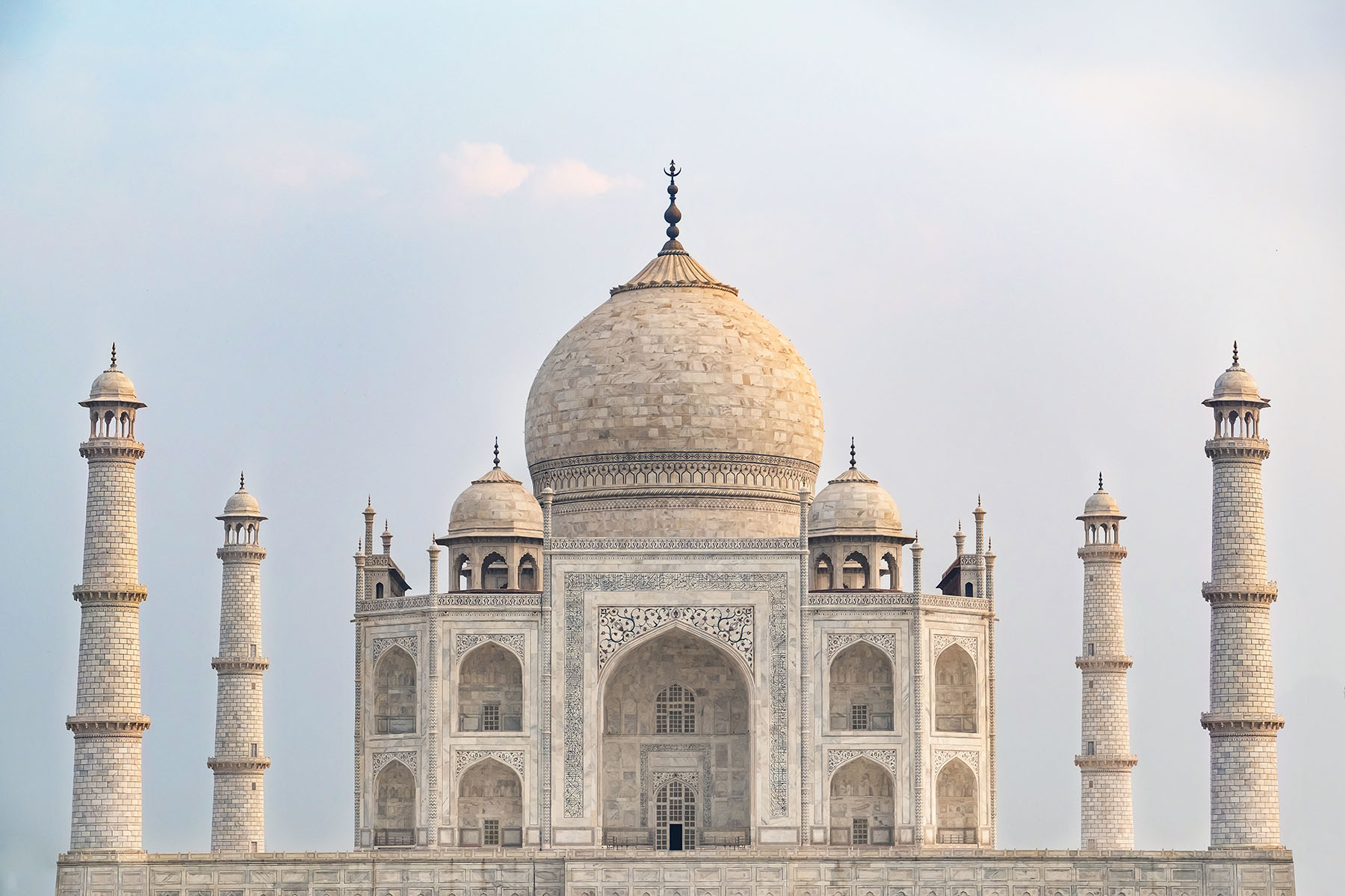 Ståtlig bild av Taj Mahal i dagsljus
