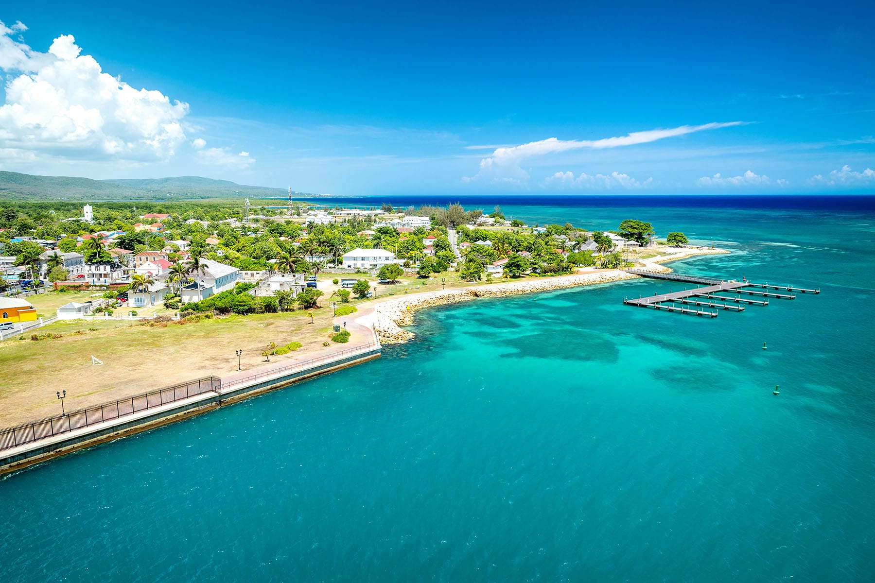 en resort vid havet och kilometerlång strand på Jamaica