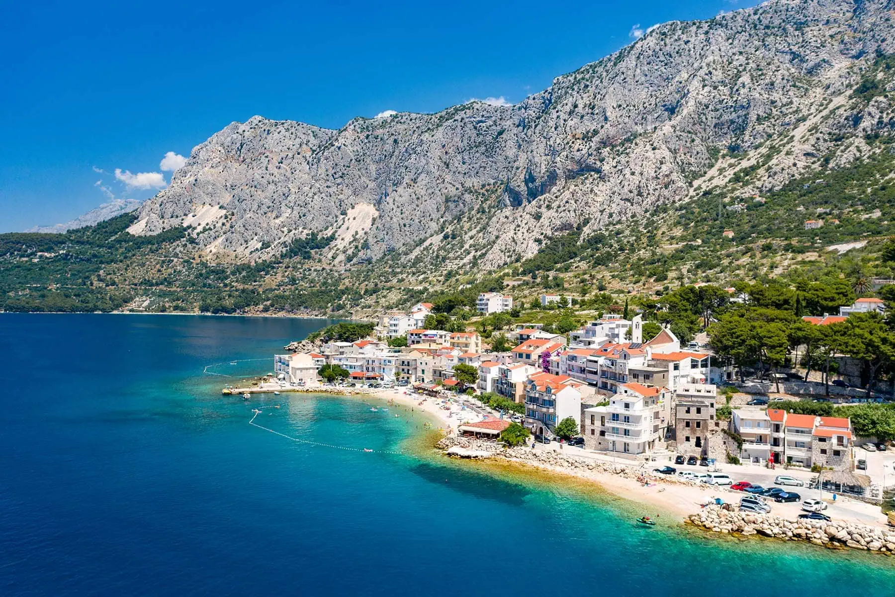 en by vid havet i Kroatien