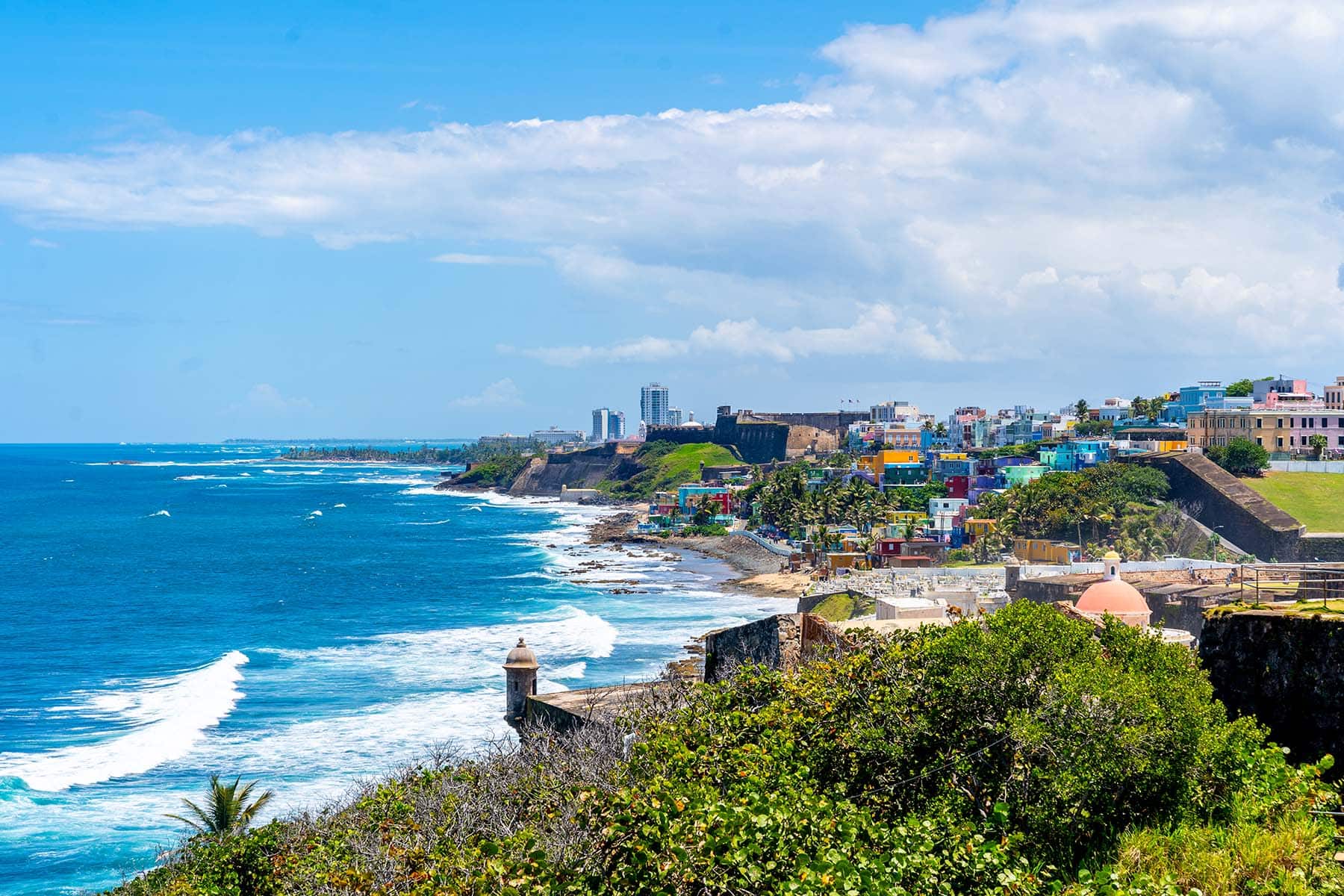 Havsutsikt med San Juan i bakgrunden på Puerto Rico