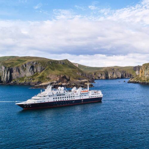 ultimat lyxkryssningsfartyg silversea vid kusten