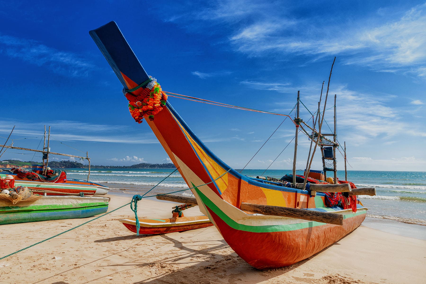 fiskbåtar på Sri Lanka på stranden