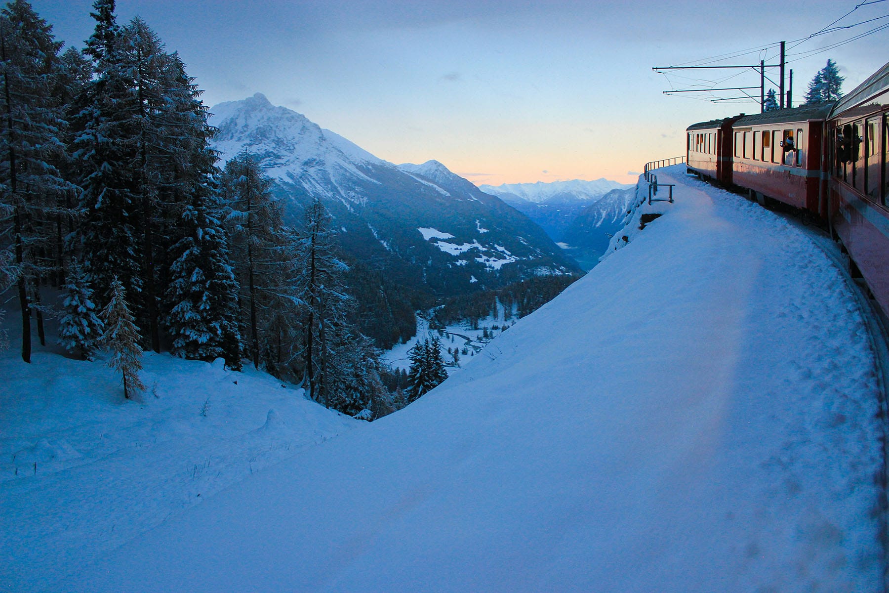 Glaciärexpressen med Matterhorn i bakgrunden