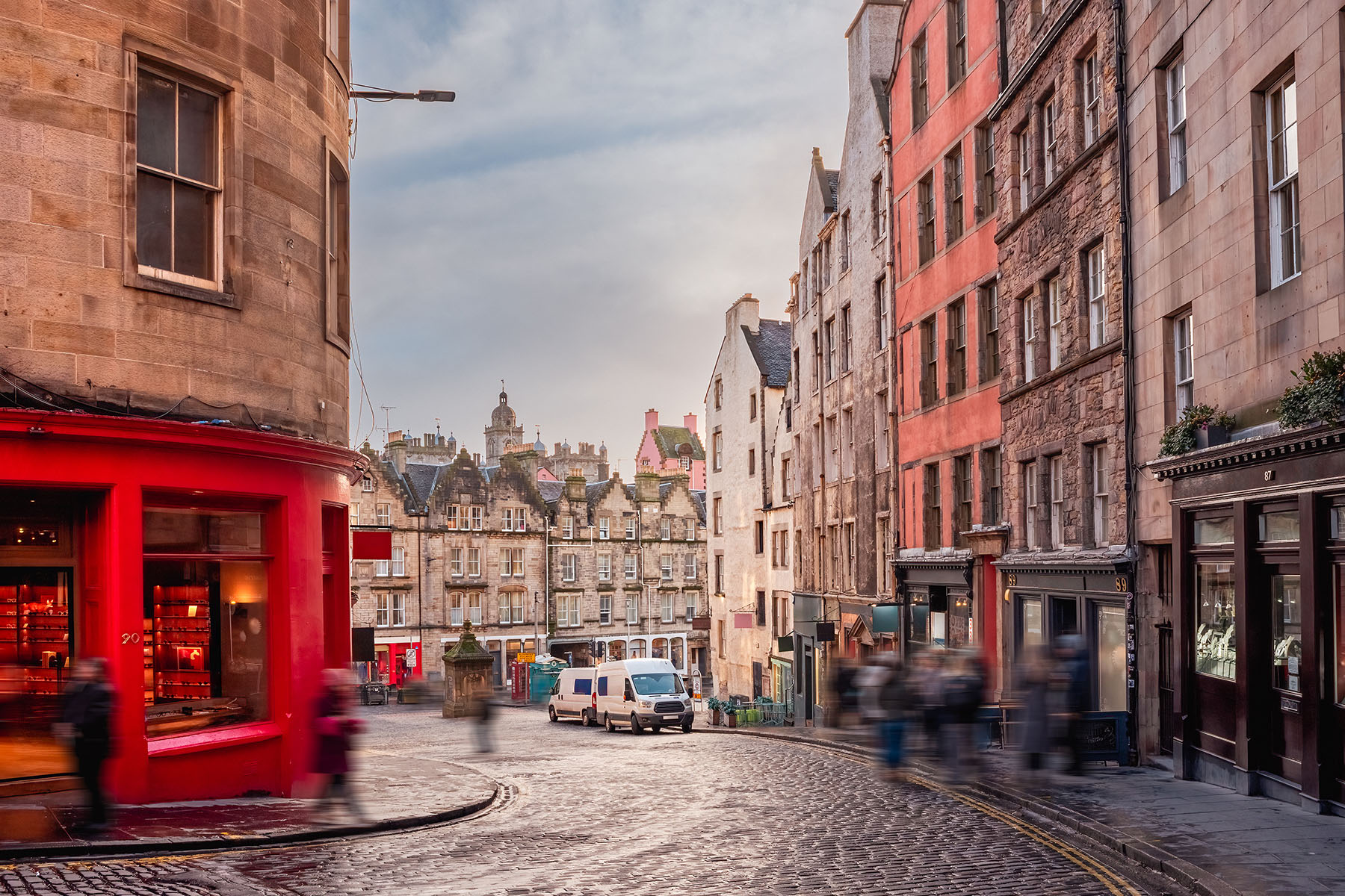 En gatubild i Edinburgh i Skottland, Storbritannien