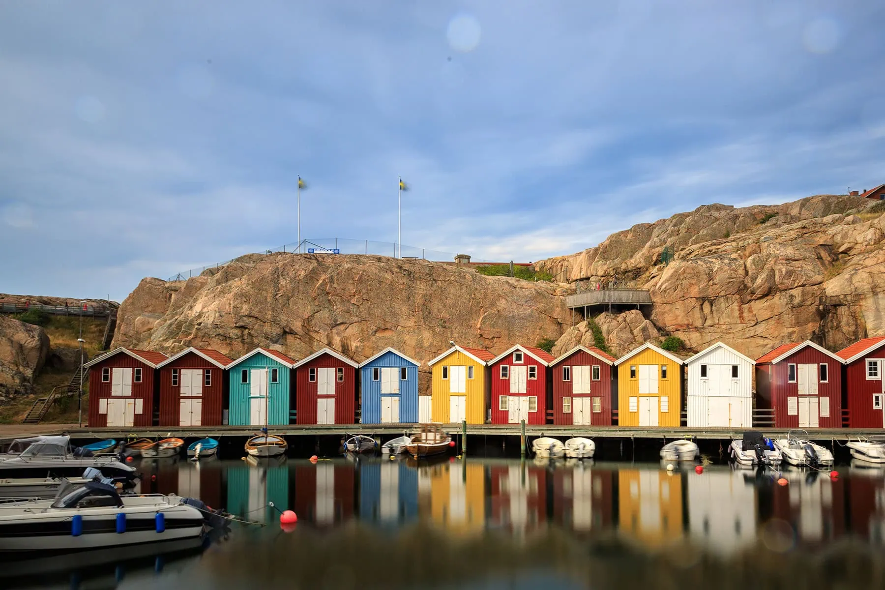 Små hus i Smögen på västkusten i Sverige