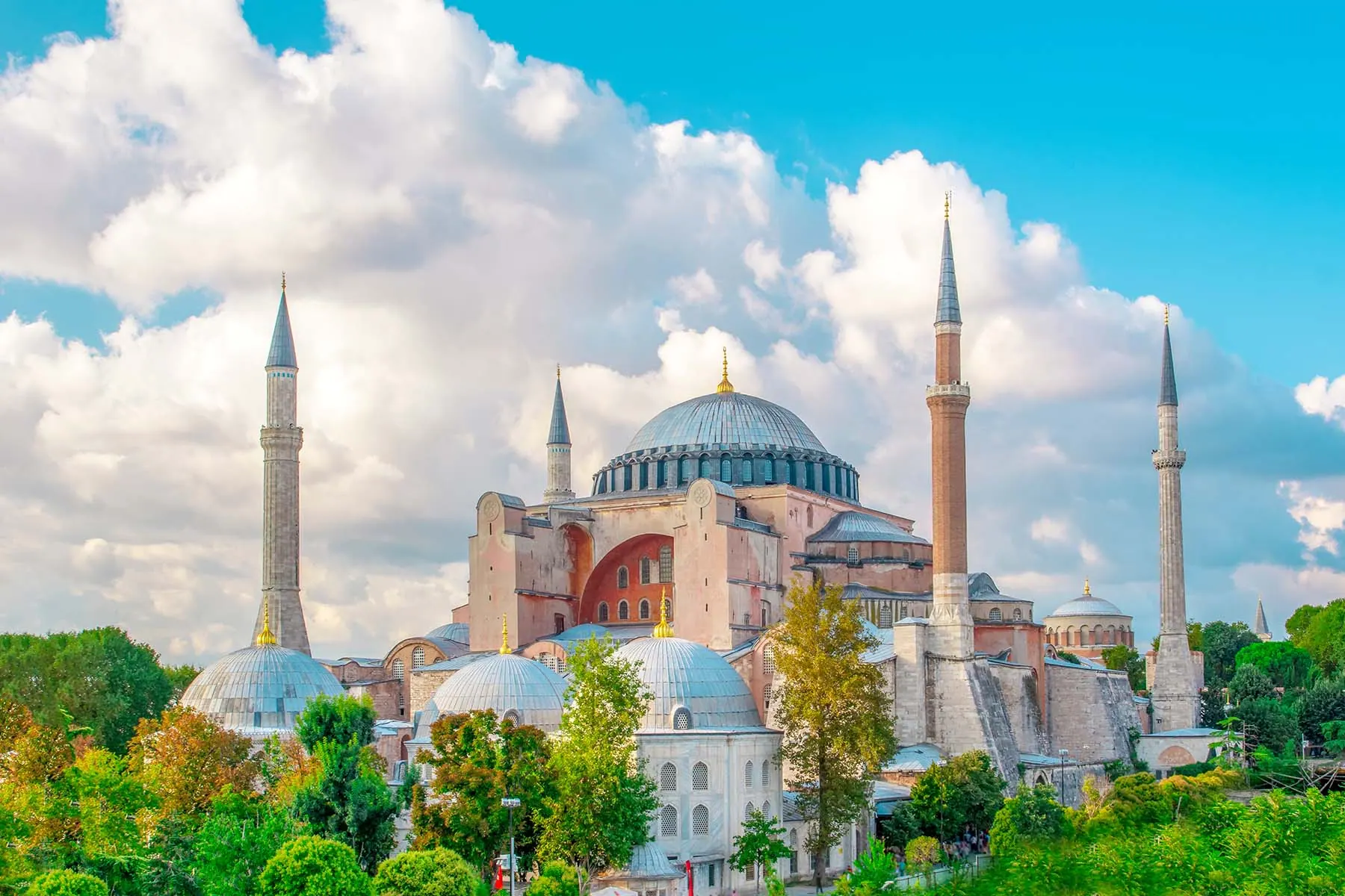 en moské i Turkiet som badar i dagsljus