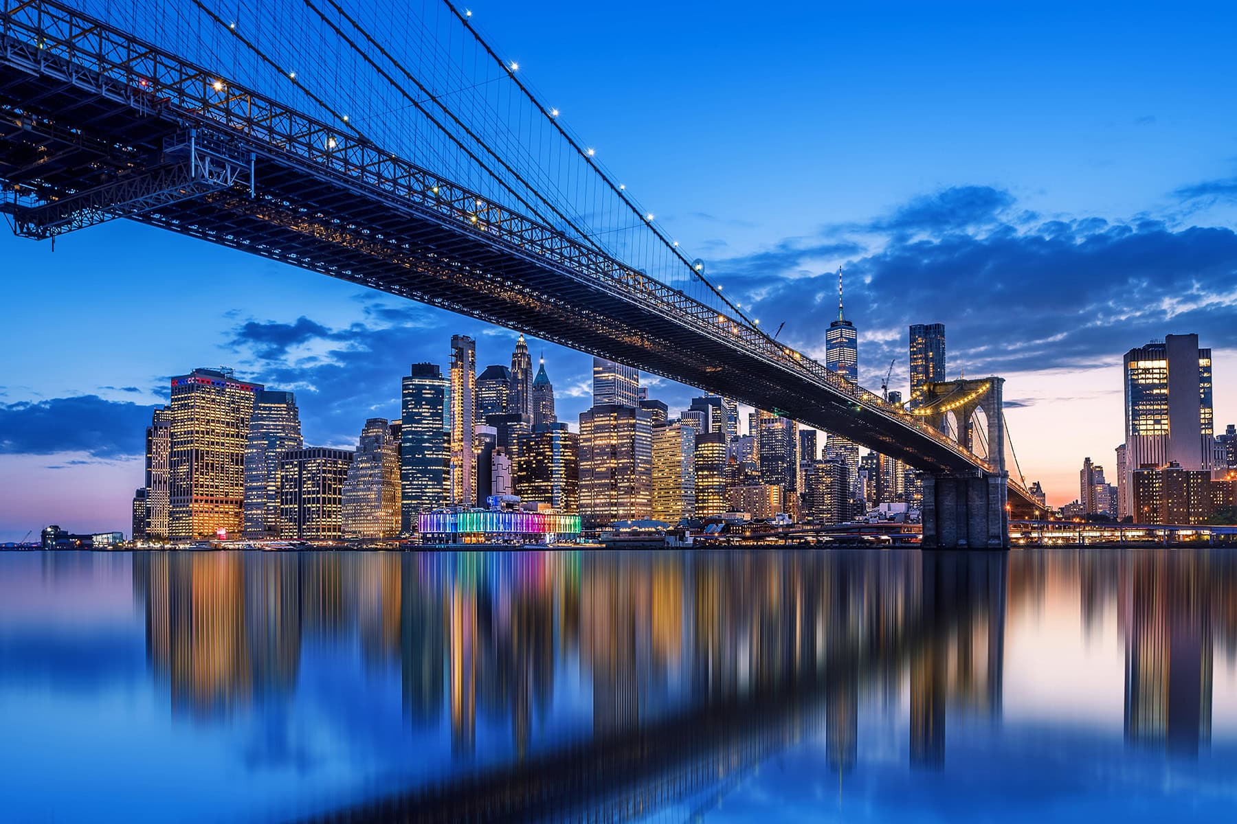 Manhattan bridge i New York i USA