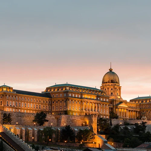 Buda slott (Budavári Palota) i Budapest, Ungern, en historisk slottsanläggning från 1200-talet belägen på Castle Hill