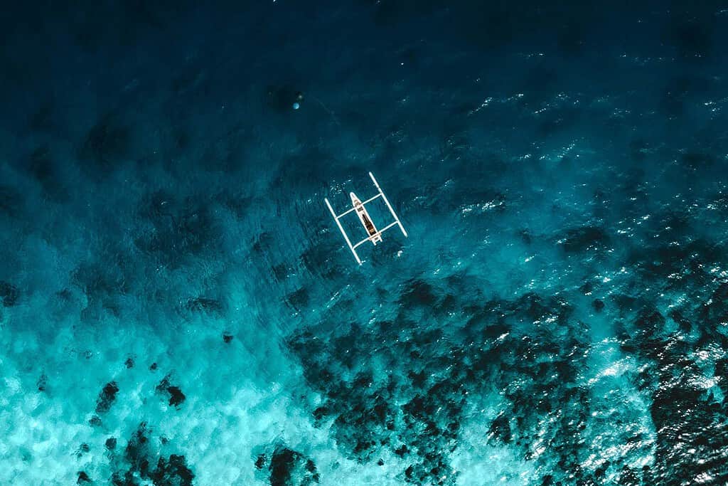 en paddelbåt från ovan